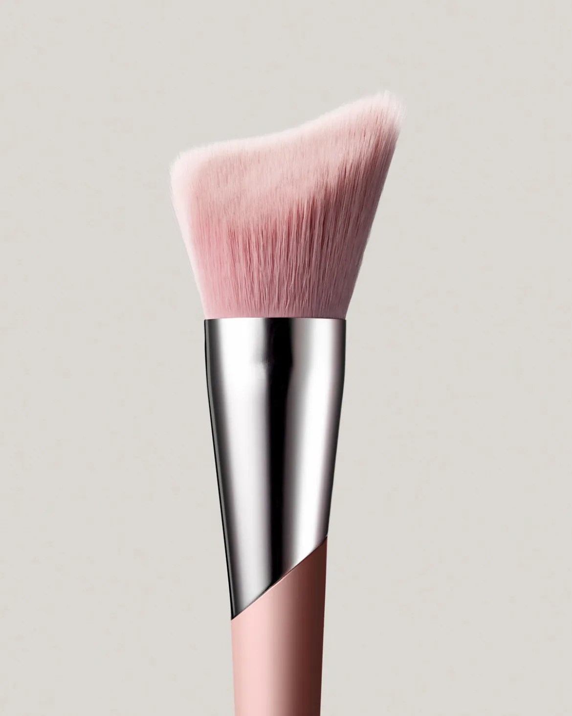 Cheek-Hugging Bronzer Brush 190