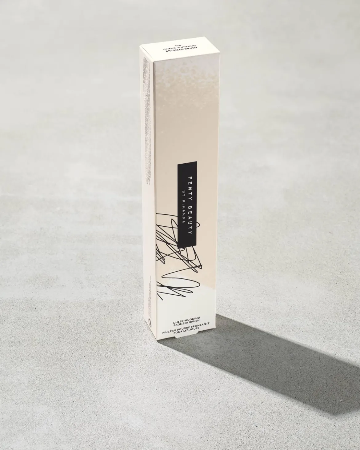 Cheek-Hugging Bronzer Brush 190