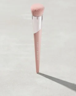 Kabuki-Buff Foundation Brush 115