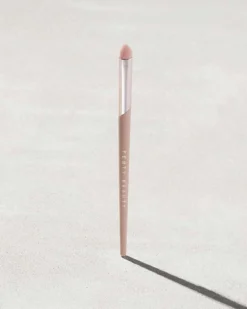 Precise Definition Eyeshadow Brush 220