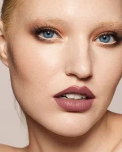 Stunna Lip Paint Longwear Fluid Lip Color